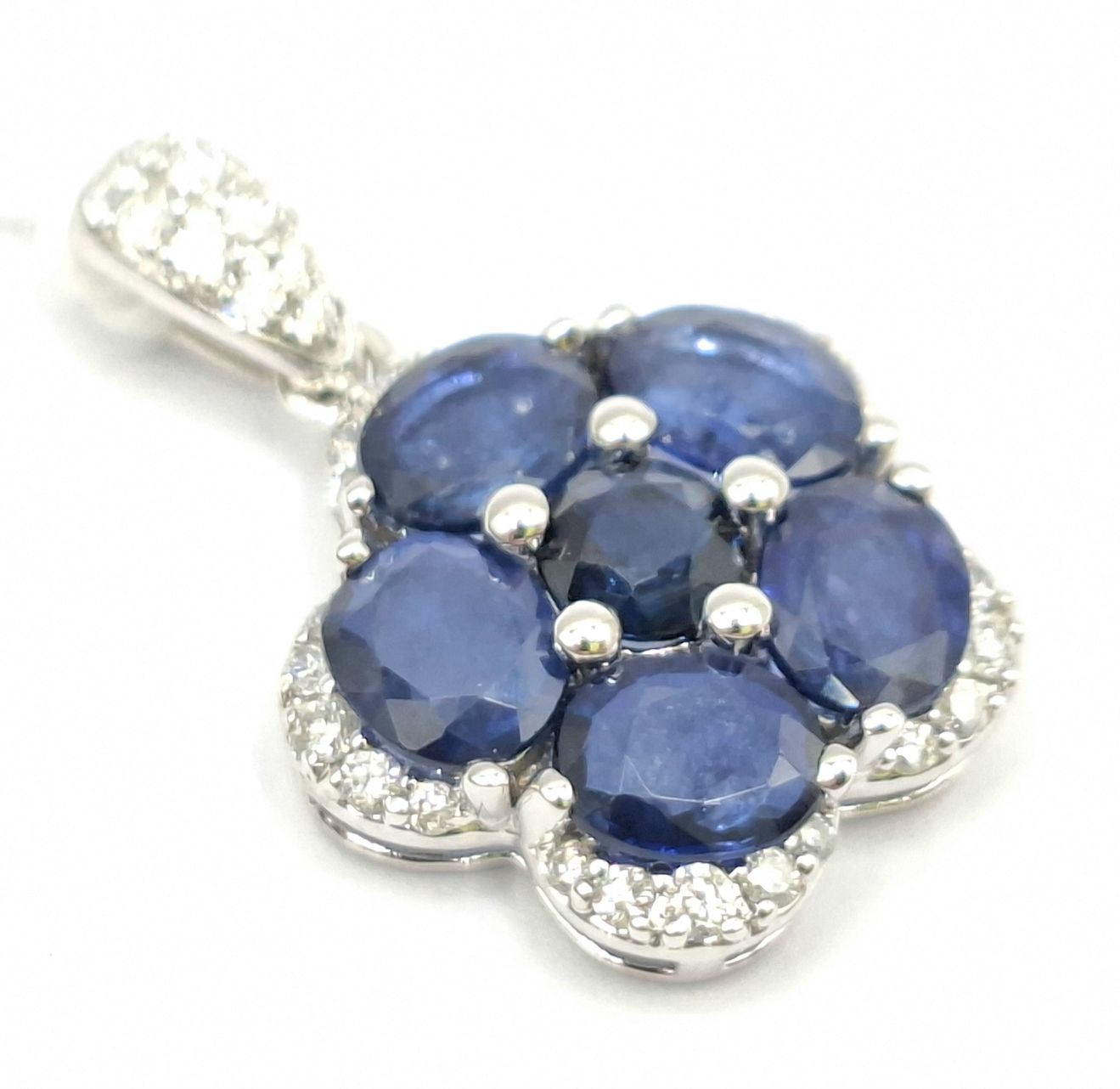 9ct Gold Floral Pendant