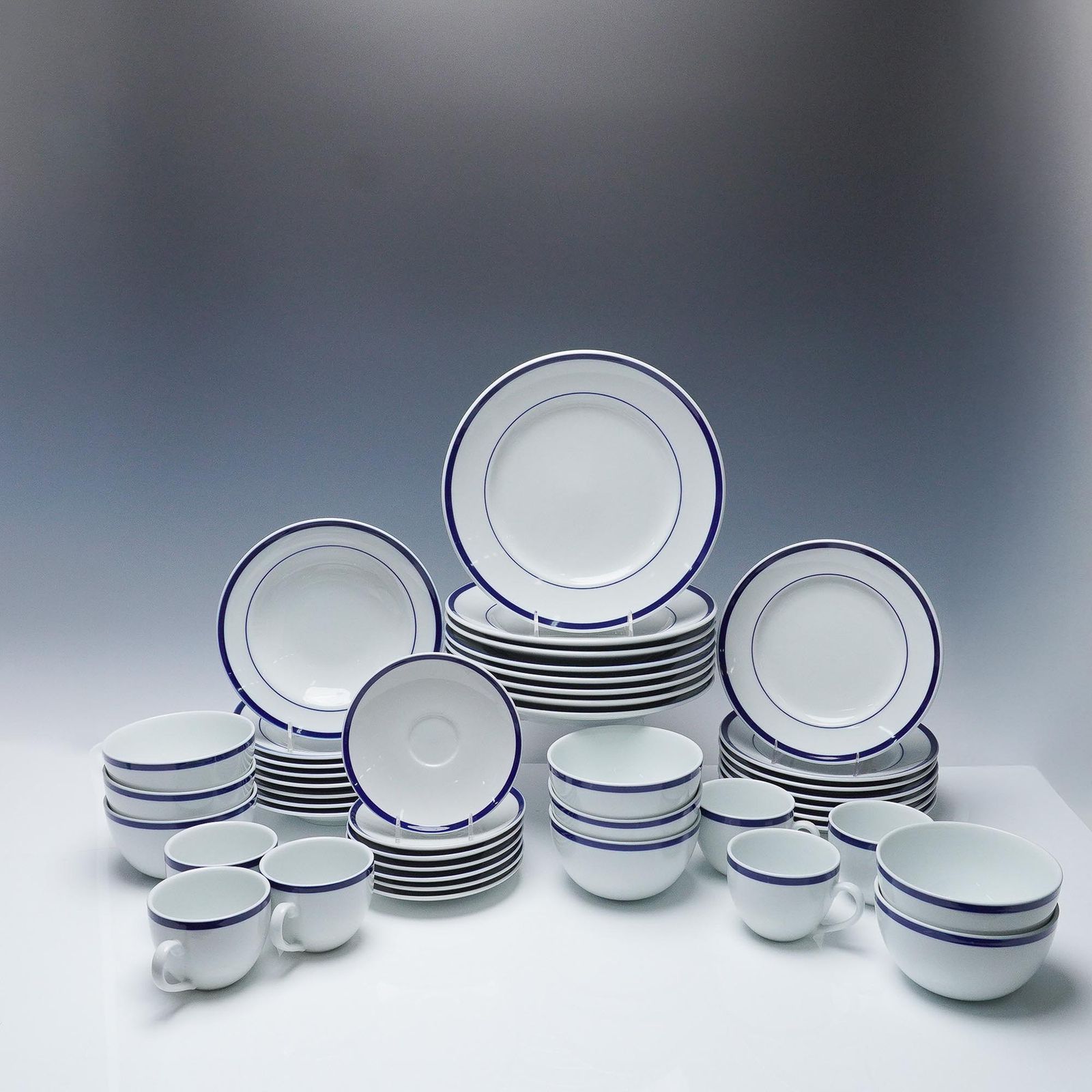 44pc Williams-Sonoma Brasserie Blue-Banded Porcelain Dinnerware Set
