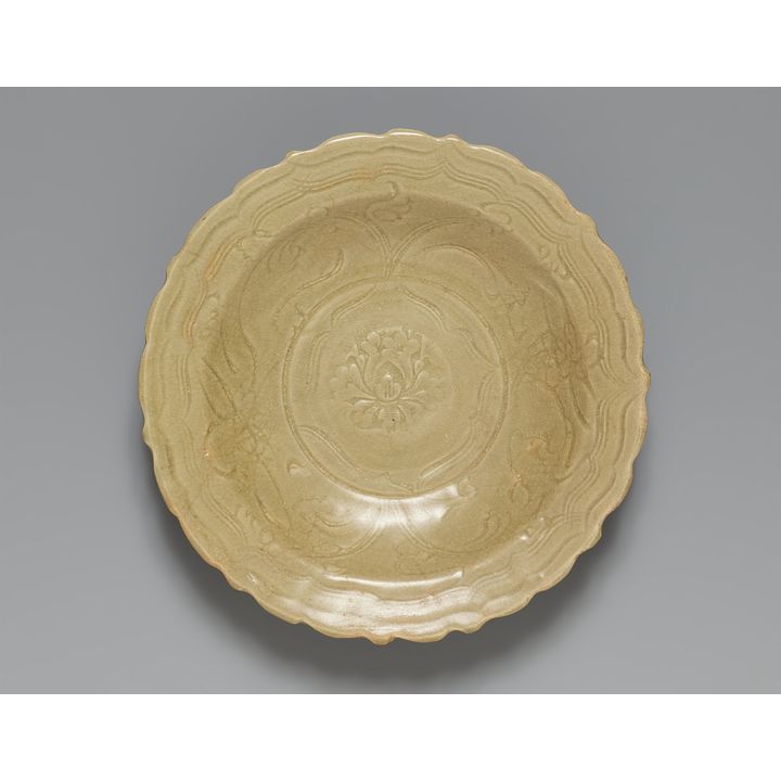 An incised Sawankhalok celadon plate. Thailand. 14/15th century