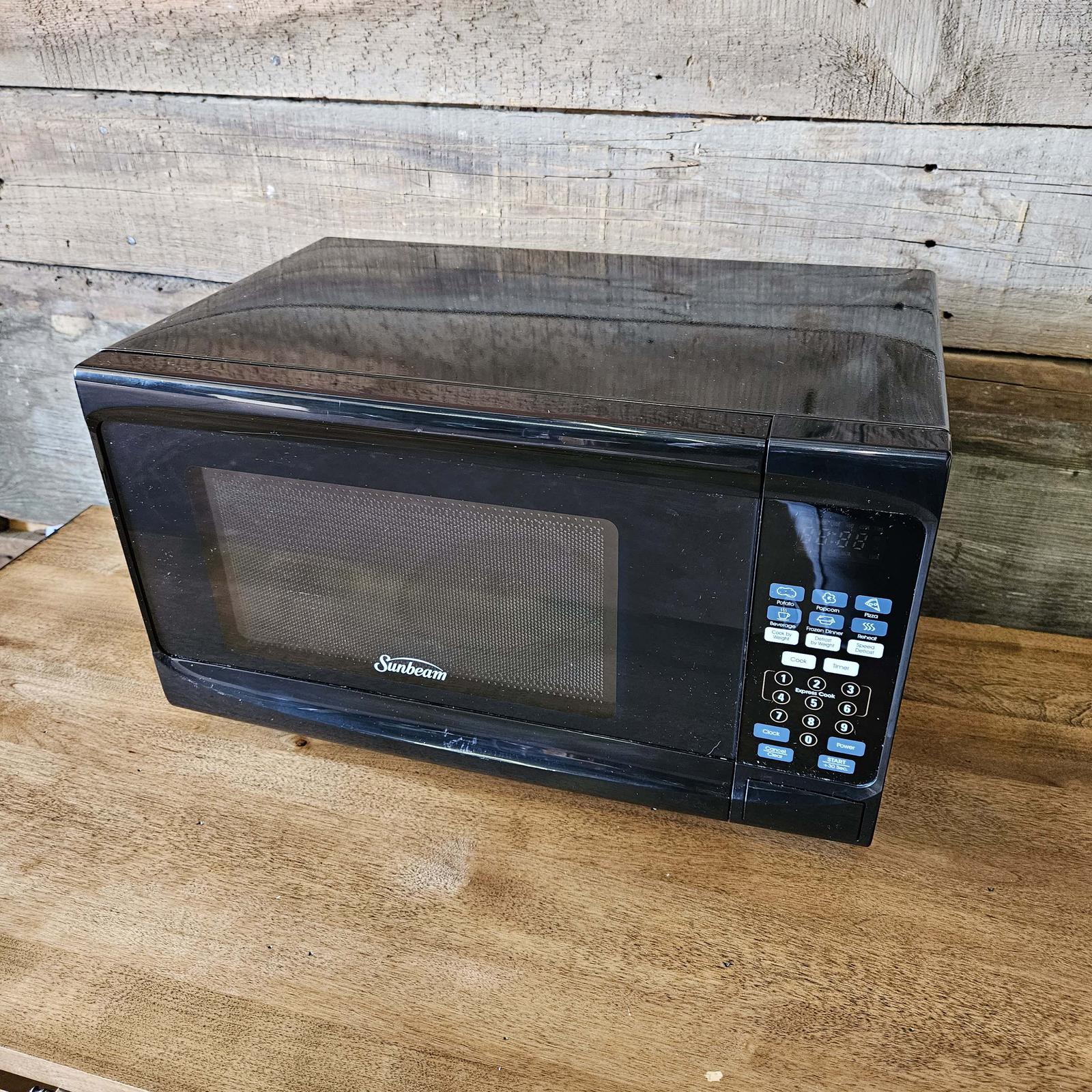 Sunbeam 700-Watt Microwave Oven, Black 0.7 cu ft