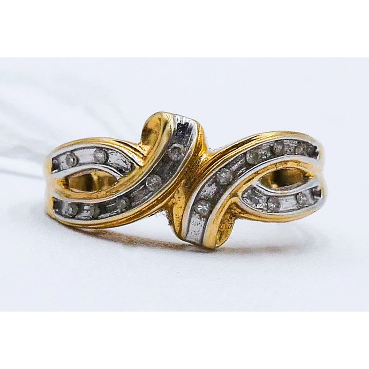 Ladies Diamond 10k Two Tone Ring Size 7 - 2.7 Grams