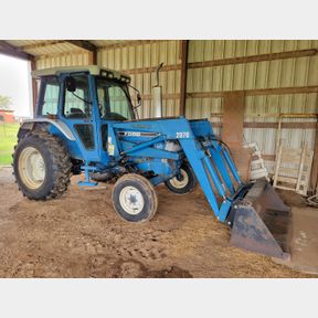 Ford 5610 II Tractor with 2070 Loader and Bucket