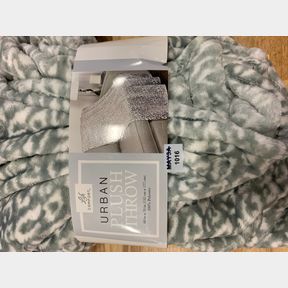 LIFE COMFORT PRINTED URBAN ULTIMATE PLUSH THROW BLANKET 60" X 70"