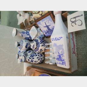 Vintage blue floral vases and Dutch decorative items