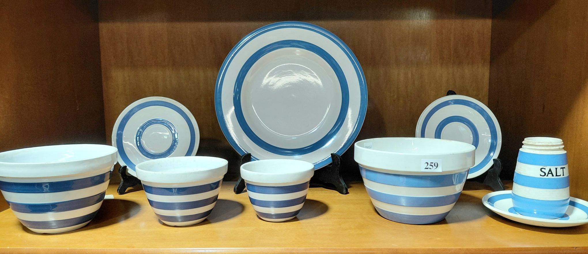 259 · COLLECTION OF BLUE AND WHITE SPARES