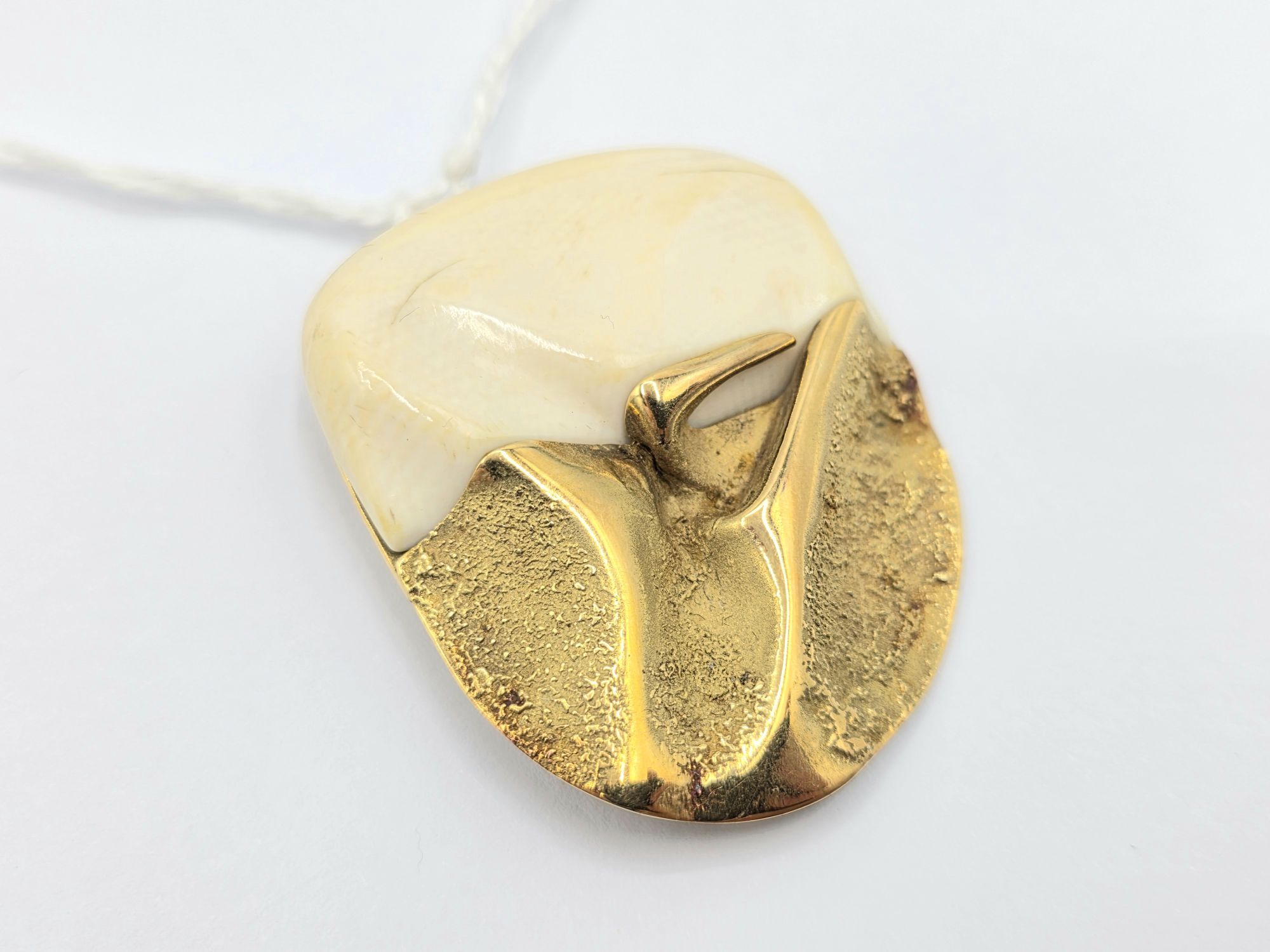 18ct Gold And Ivory Brooch