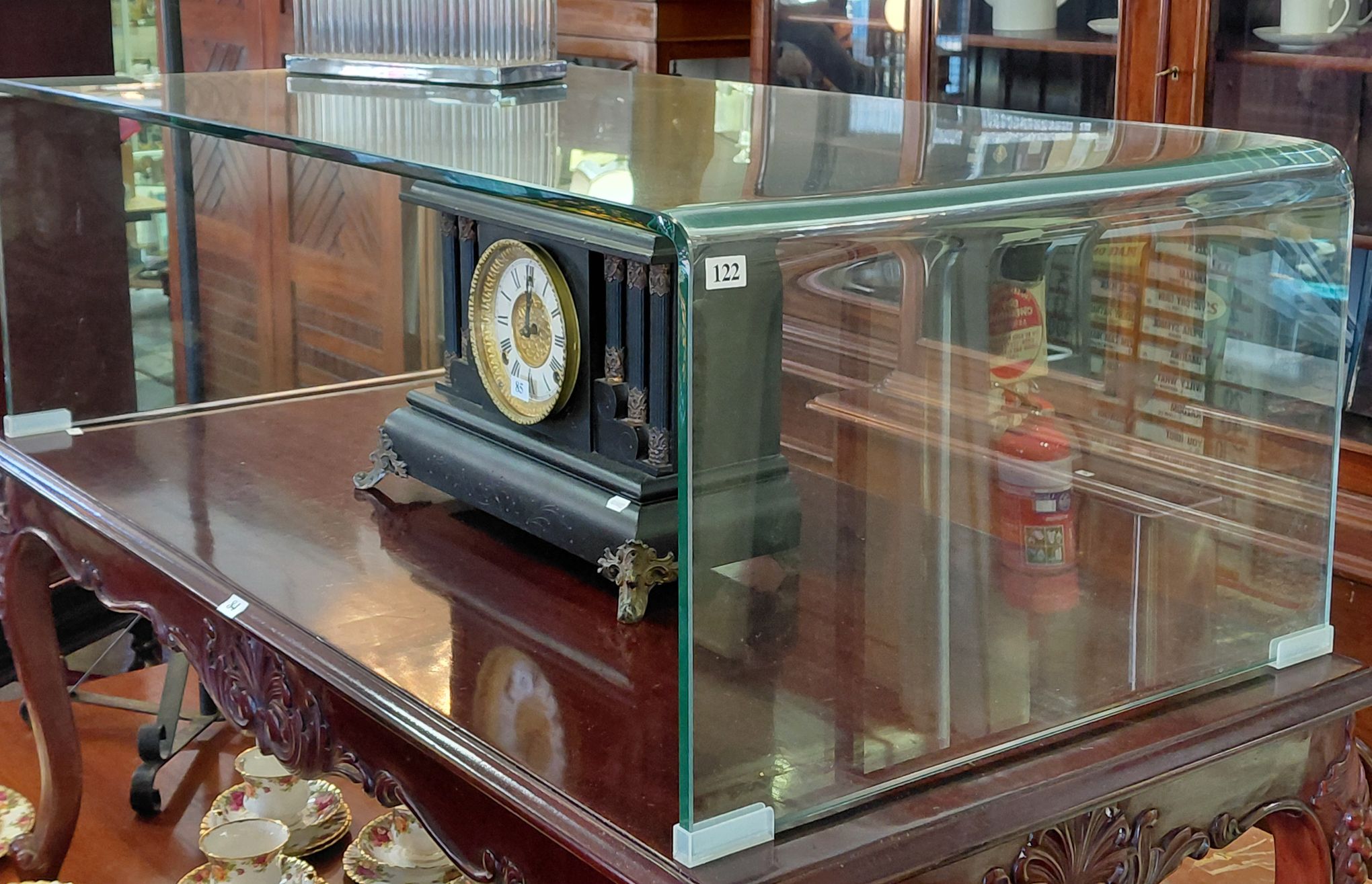 122 · GLASS TABLE