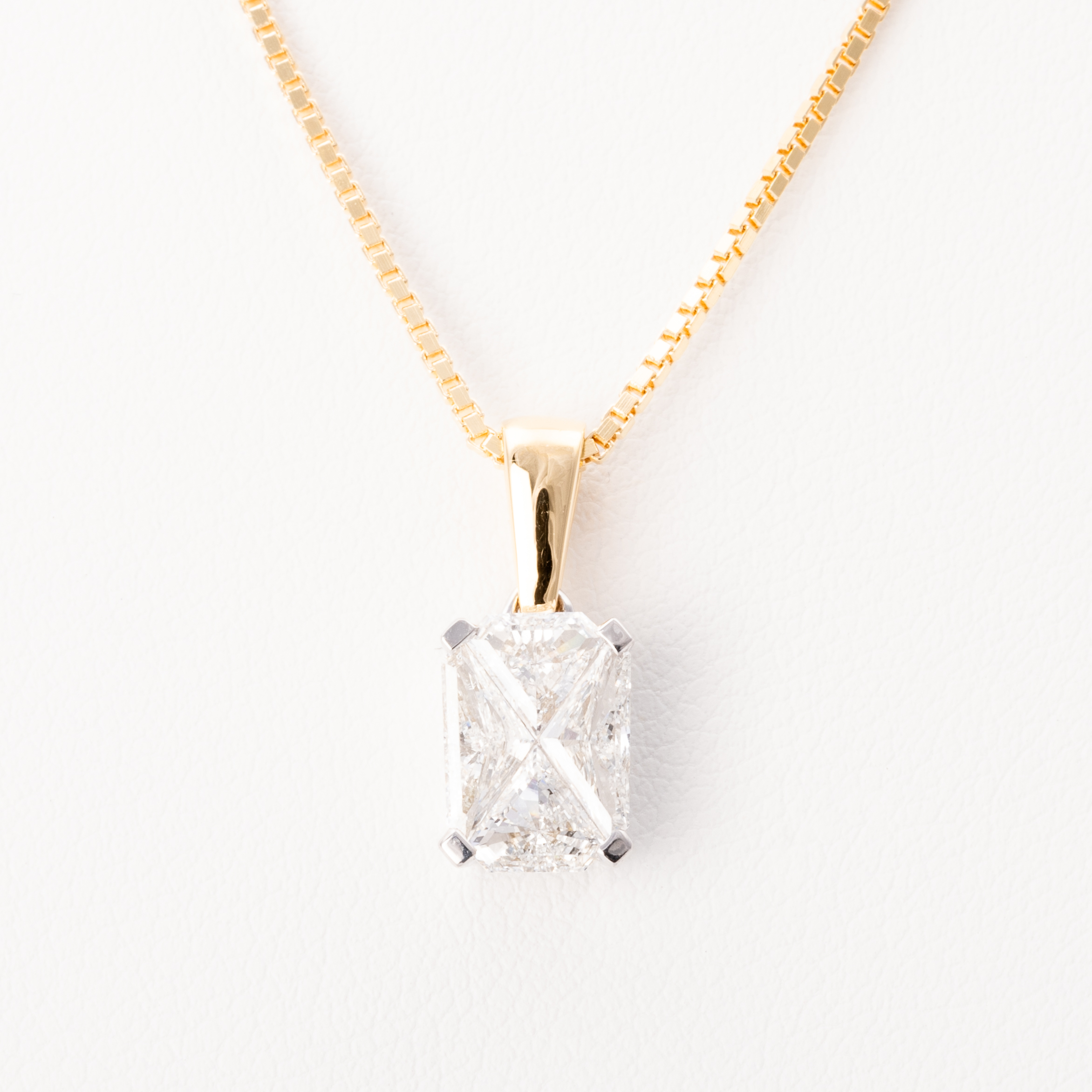 Diamond Pendant 18ct Gold