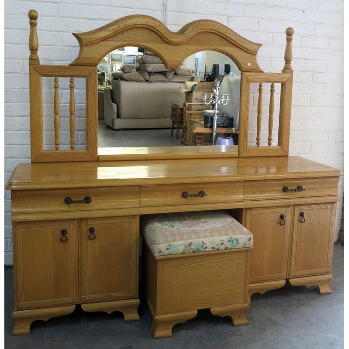 OAK DRESSING TABLE AND STOOL,