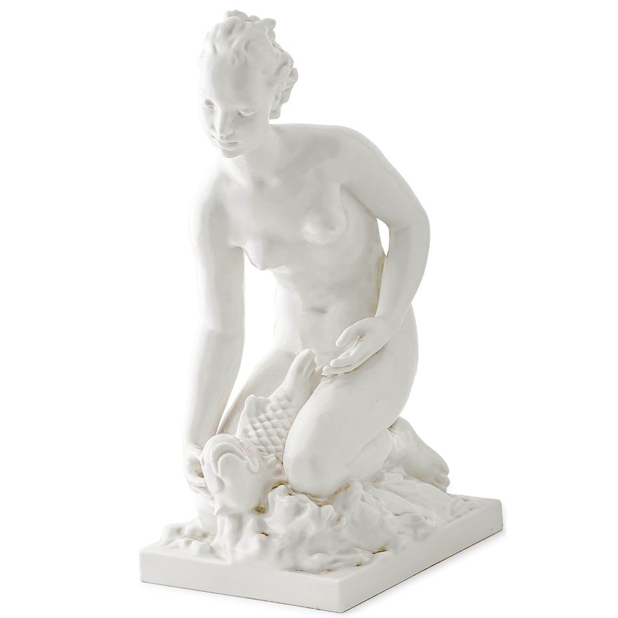 Figurka kobiety z rybą, KPM Berlin, l. 20. XX w.