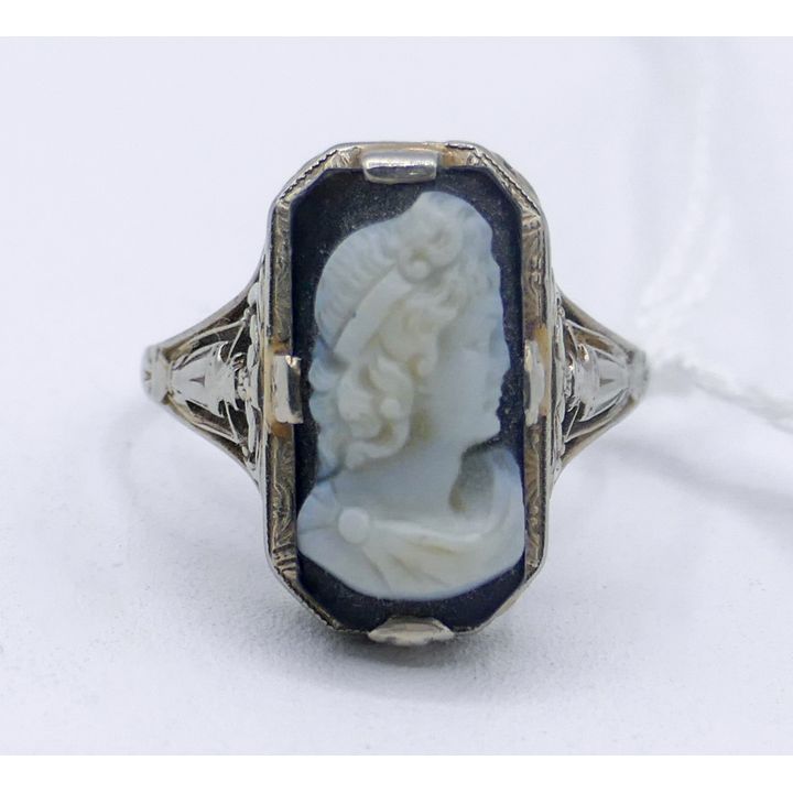 18k Art Deco Glass Cameo Ring Size 9 - 4.6 Grams