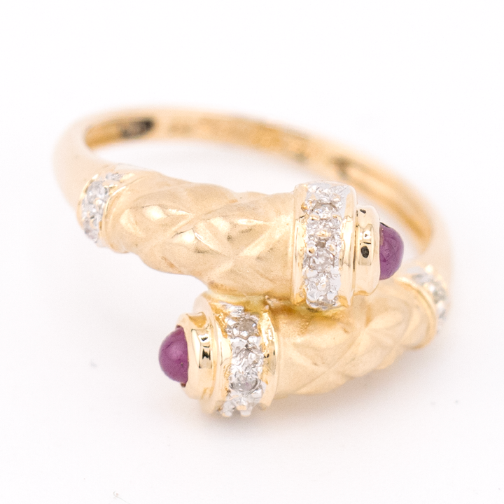 Anillo con rubíes y diamantes