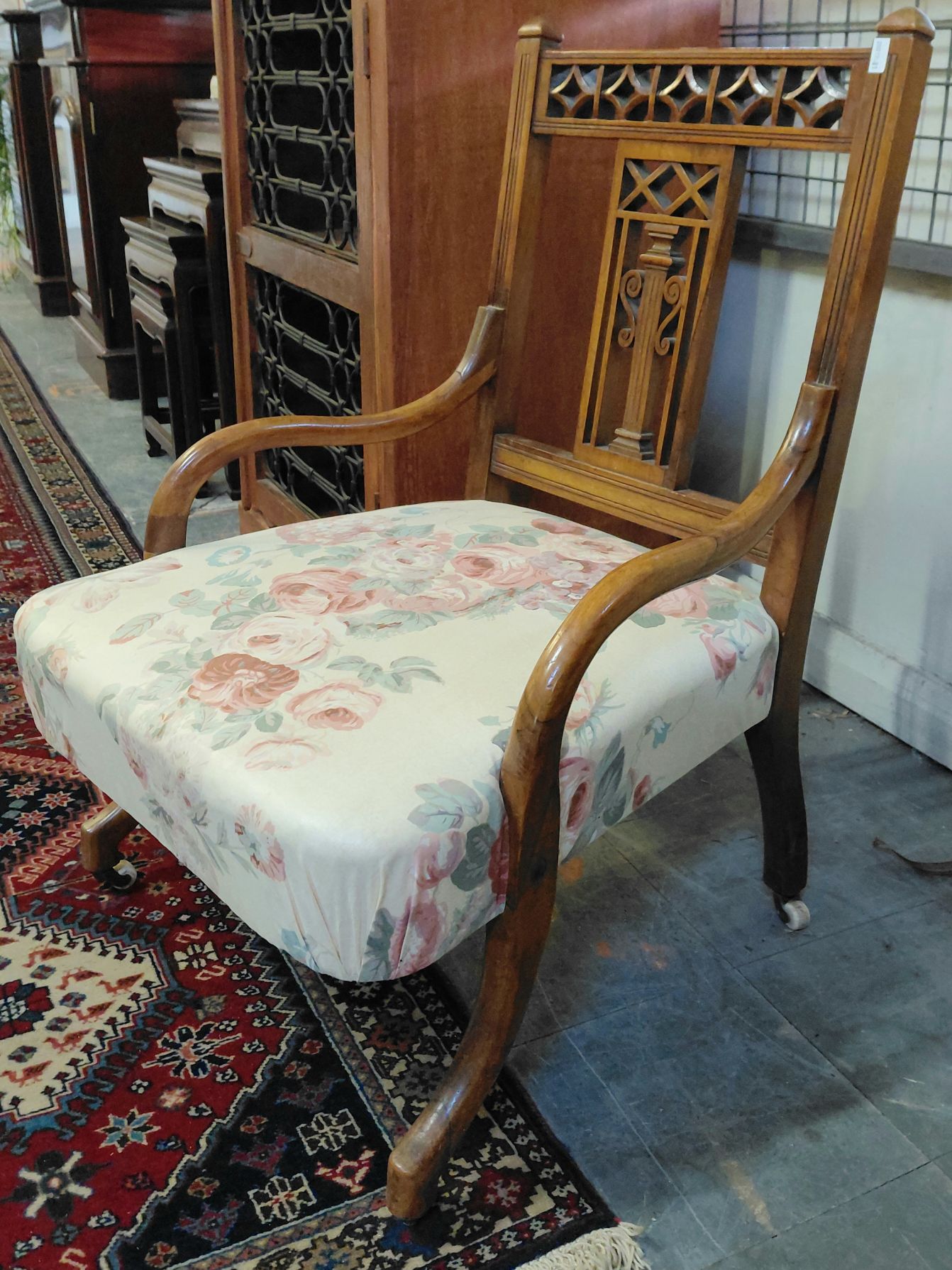 25 · ANTIQUE BEDROOM CHAIR