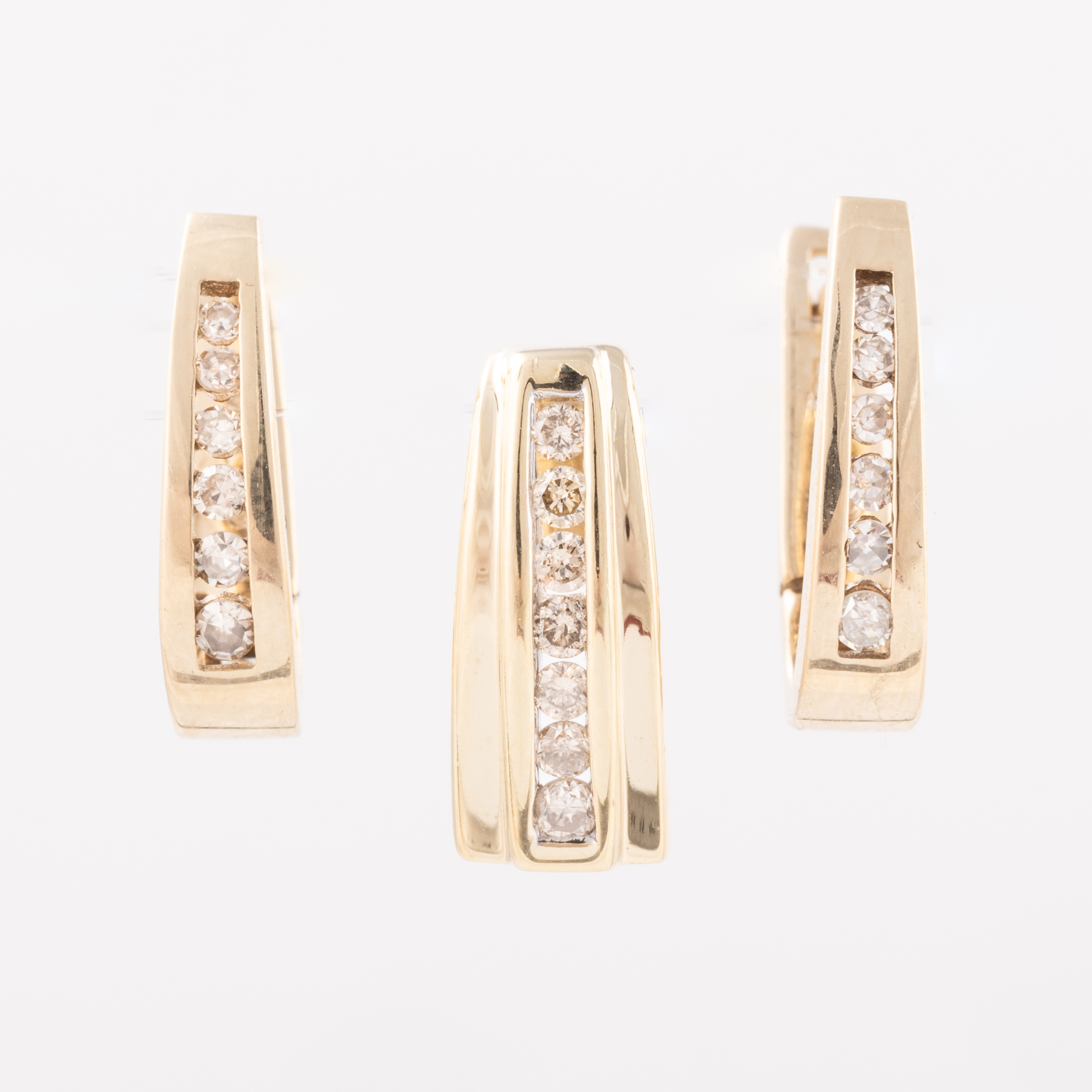 Diamond Pendant & Earring set in 9ct Gold