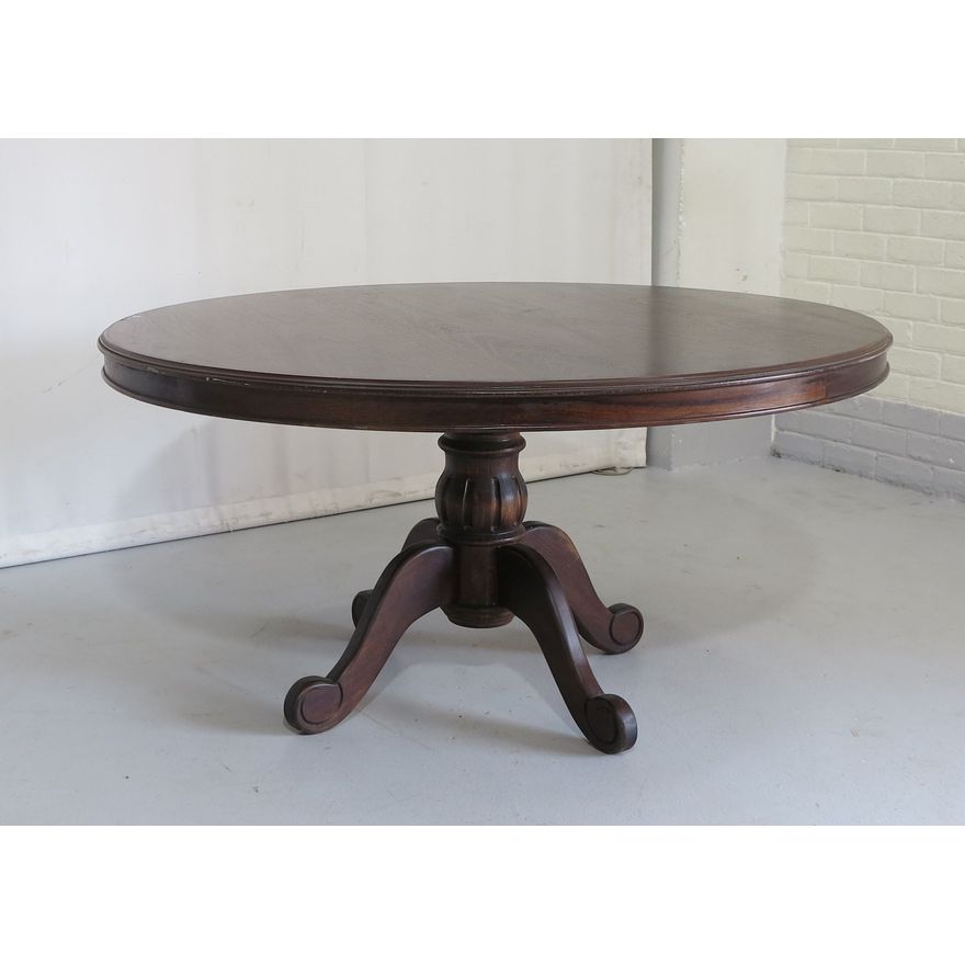 CIRCULAR DINING TABLE with glass top