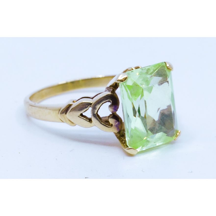 Vintage 10k Light Green Stone Ring Size 4.5 - 2.6 Grams