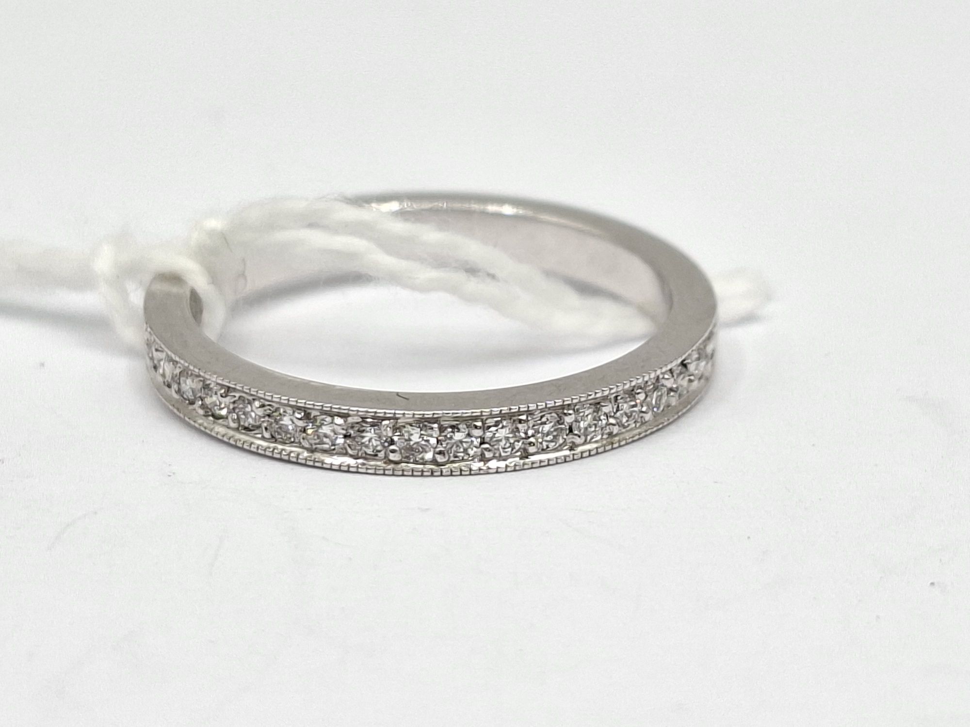 1176 · 18CT GOLD DIAMOND RING