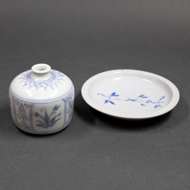 Graeme Storm - Small blue and white jar, with matching pin dish