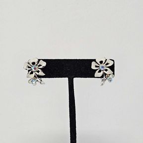 Vintage Star Silver Tone Aurora Borealis Rhinestone Flower Clip-On Earrings