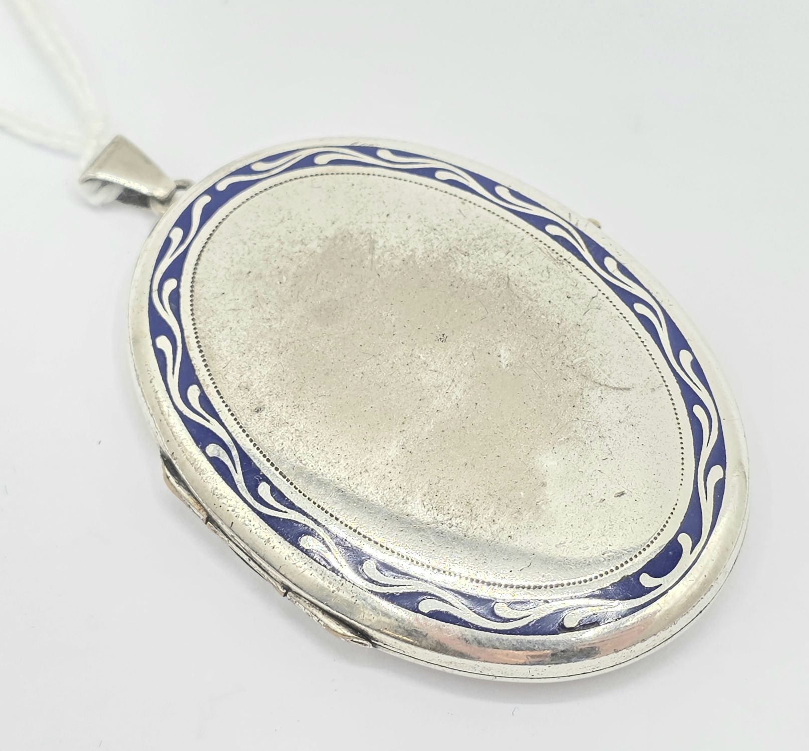 88 · VICTORIAN ENAMELLED PHOTO LOCKET