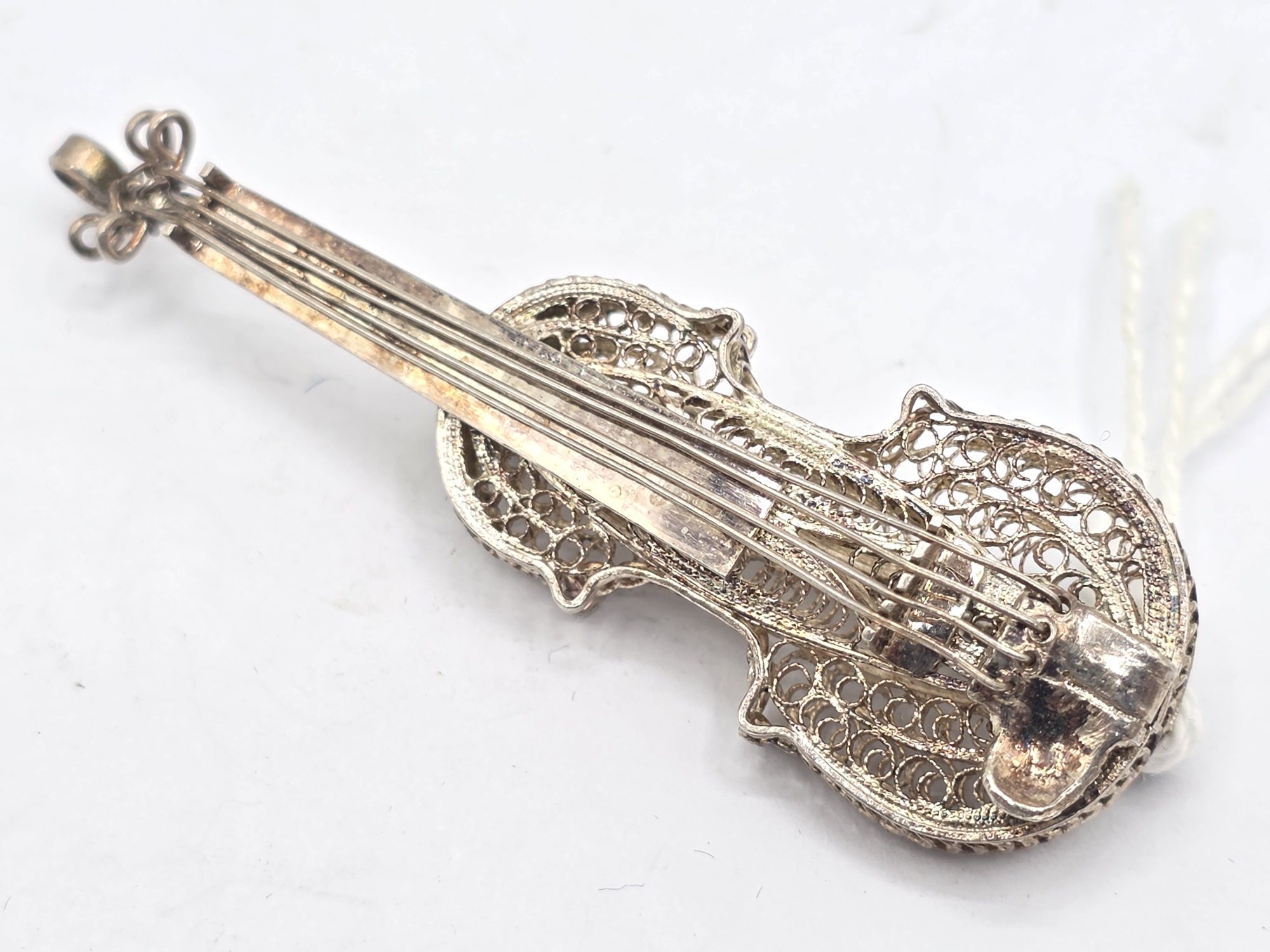 35 · SILVER FILIGREE BROOCH