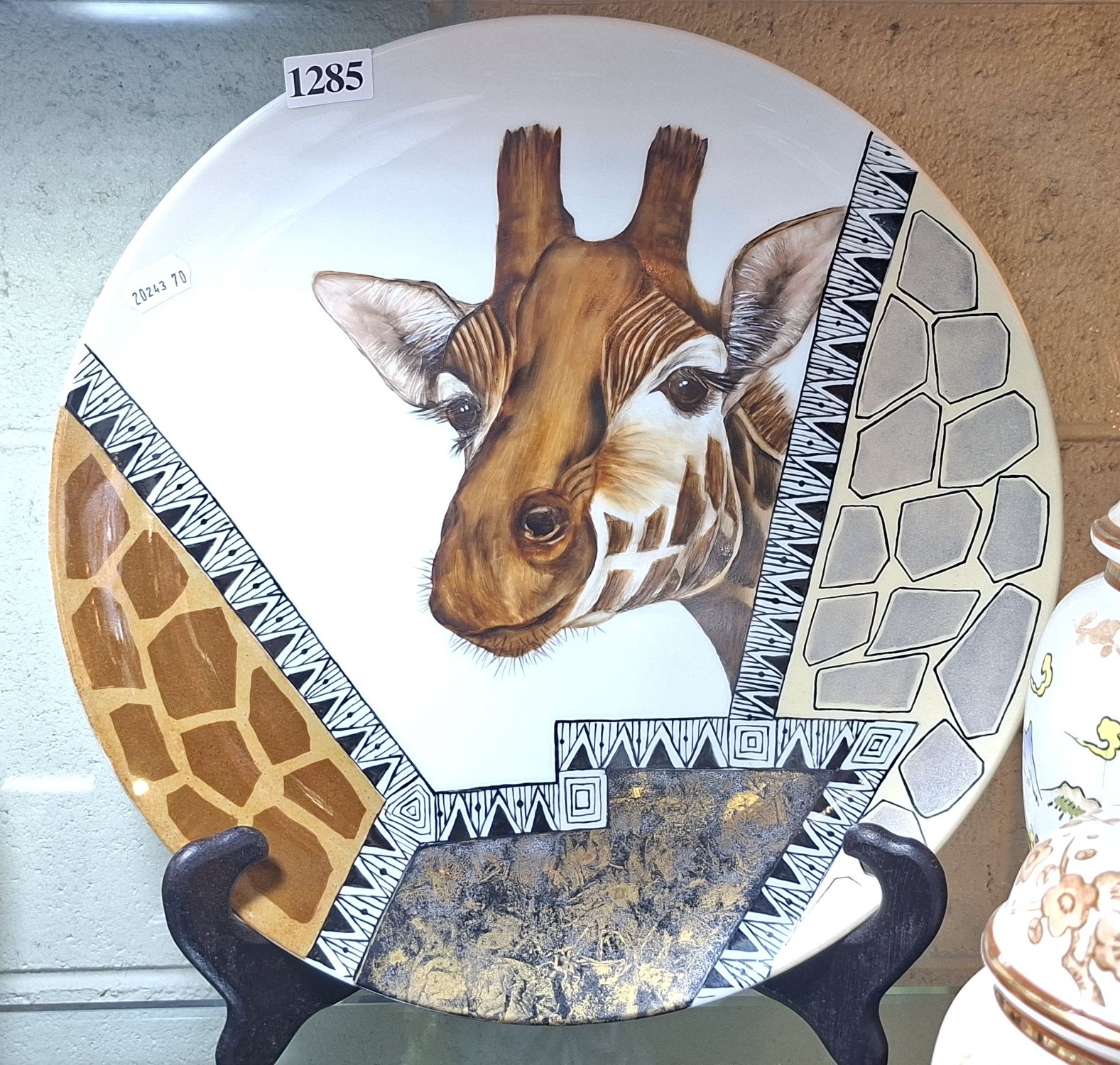 1285 · LARGE CERAMIC PLATE