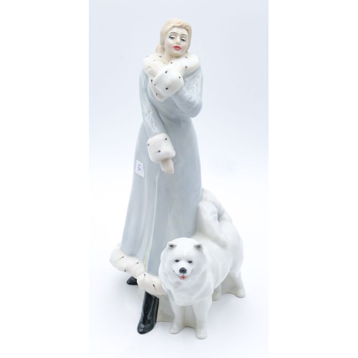 Royal Doulton ''A Winter's Walk'' Porcelain Figurine 12.5''