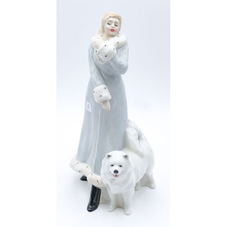 Royal Doulton ''A Winter's Walk'' Porcelain Figurine 12.5''