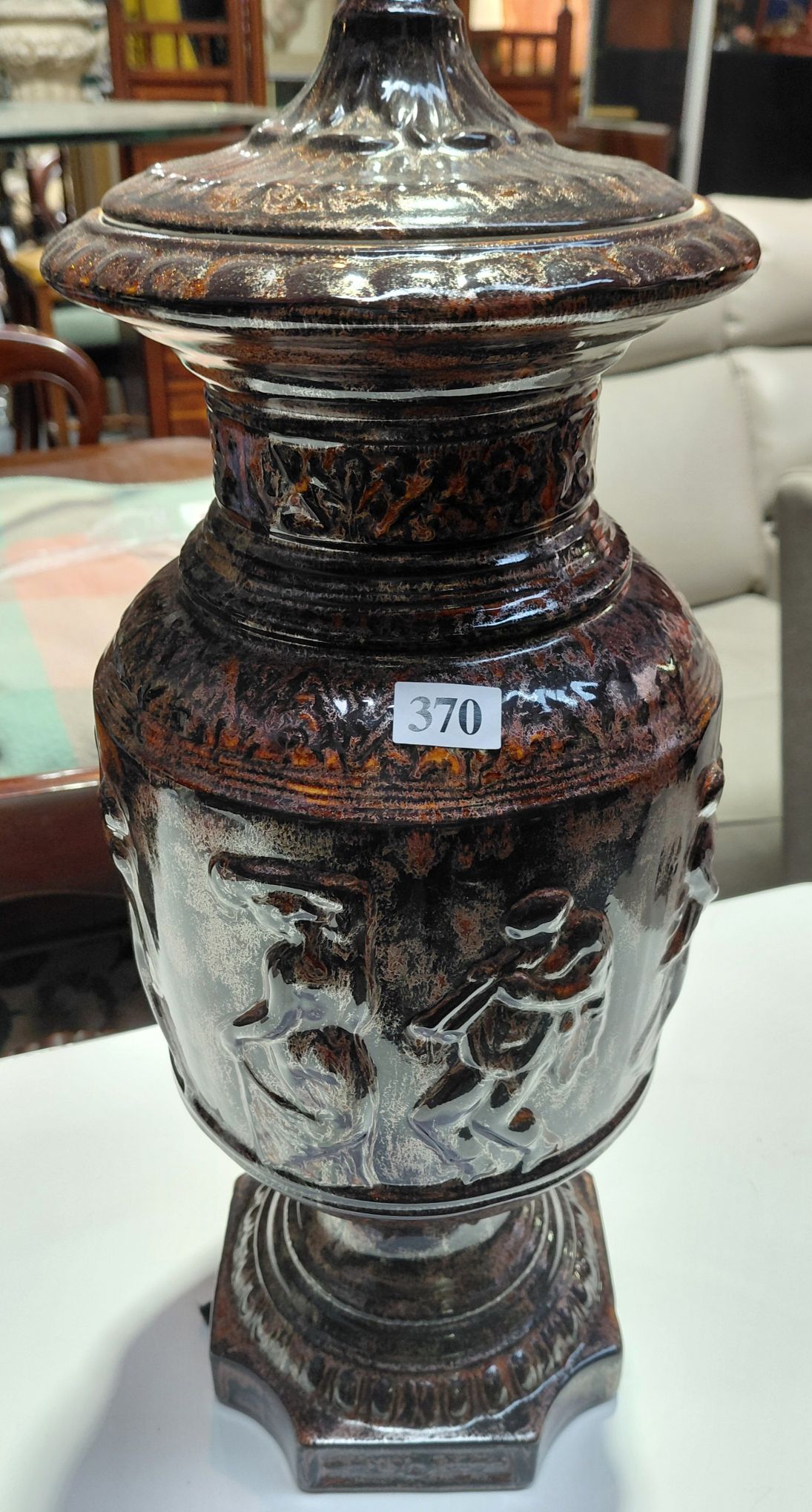 370 · GREEK STYLE URN