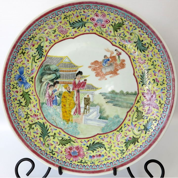 CHINESE PORCELAIN CHARGER