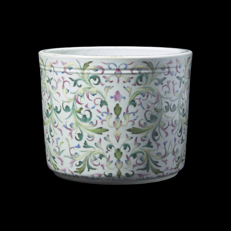 A Large Chinese Famille Rose Porcelain Brushpot, Bitong, Late Qing/Republic Period 
晚清/民國 粉彩纏枝花卉紋筆筒