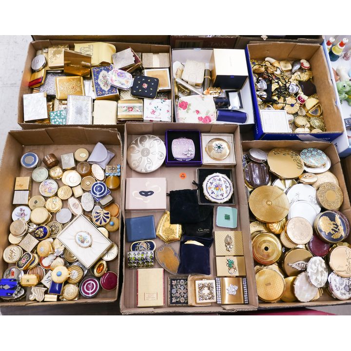 6 Boxes Vintage Compact Collection- HUNDREDS of COMPACTS!!