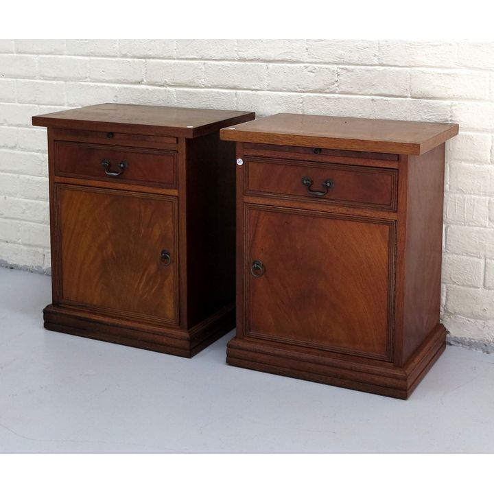 PAIR OF MAHOGANY PEDESTALS with brushing slides