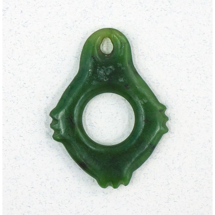 Kāka pōria - 19th century pounamu bird leg ring