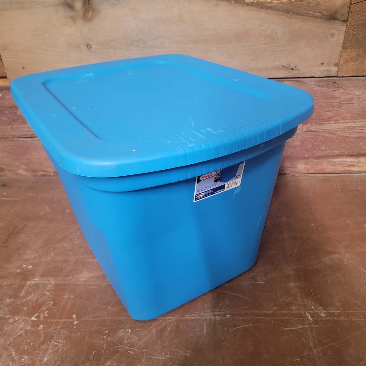 Biddergy - Worldwide Online Auction and Liquidation Services - Sterlite  Gray 18 Gallon Storage Tote With Lid