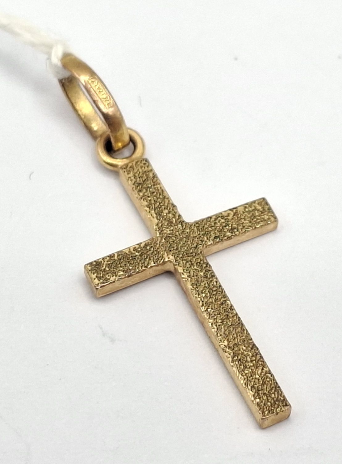 1016 · 9CT CROSS PENDANT