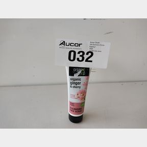 ORGANIC SHOP CLEANSING FACE SCRUB - GINGER CHERRY