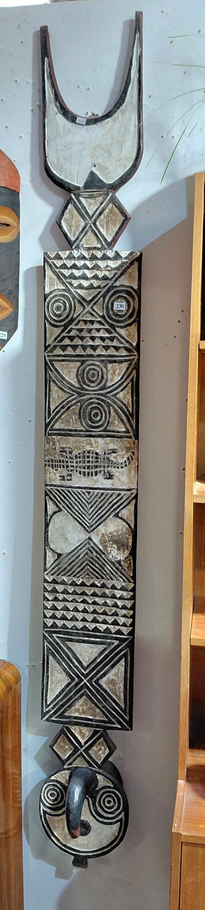 230 · ANTIQUE AFRICAN TRIBAL CARVING