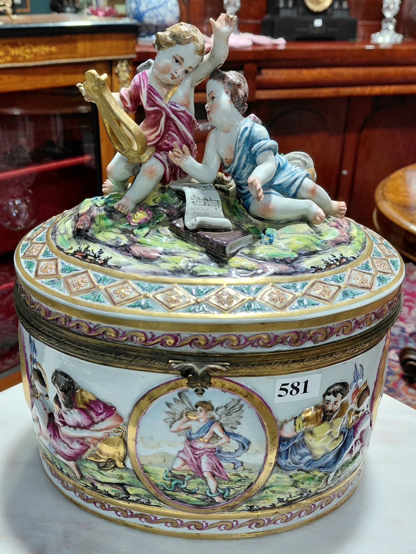 CAPODIMONTE ITALIAN TREASURE CHEST