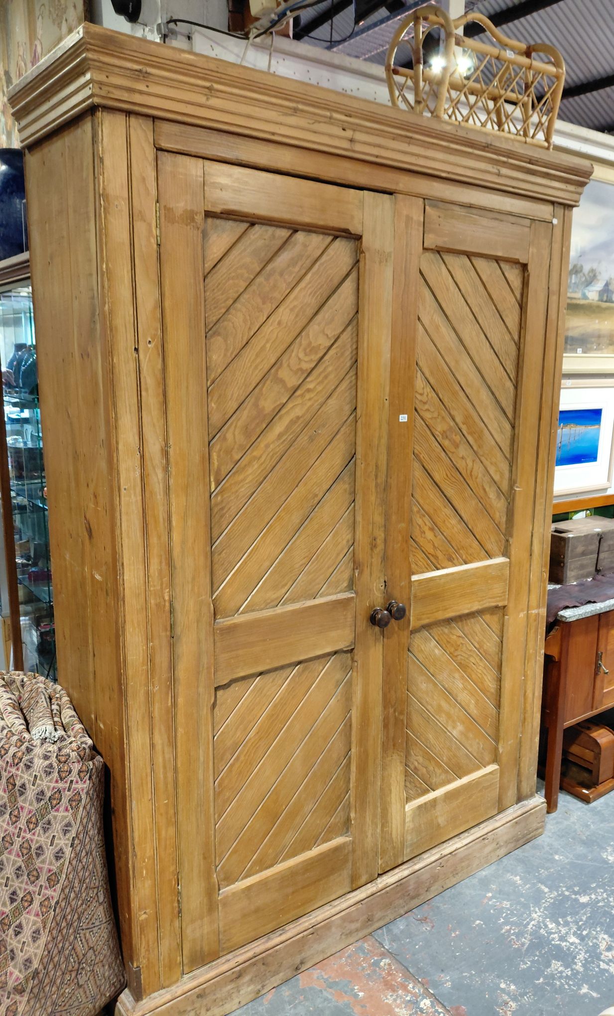231 · LARGE COUNTRY LINEN PRESS