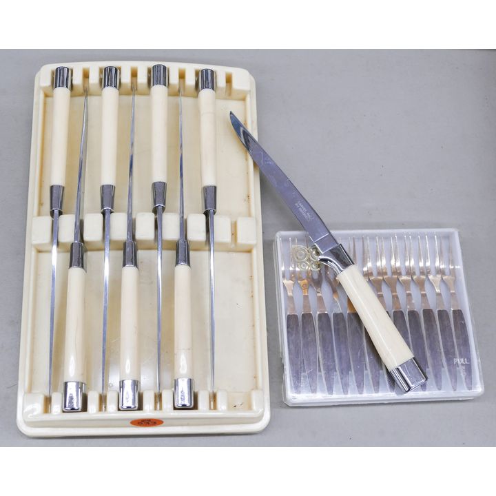 Set Briddell Steak Knives Etc