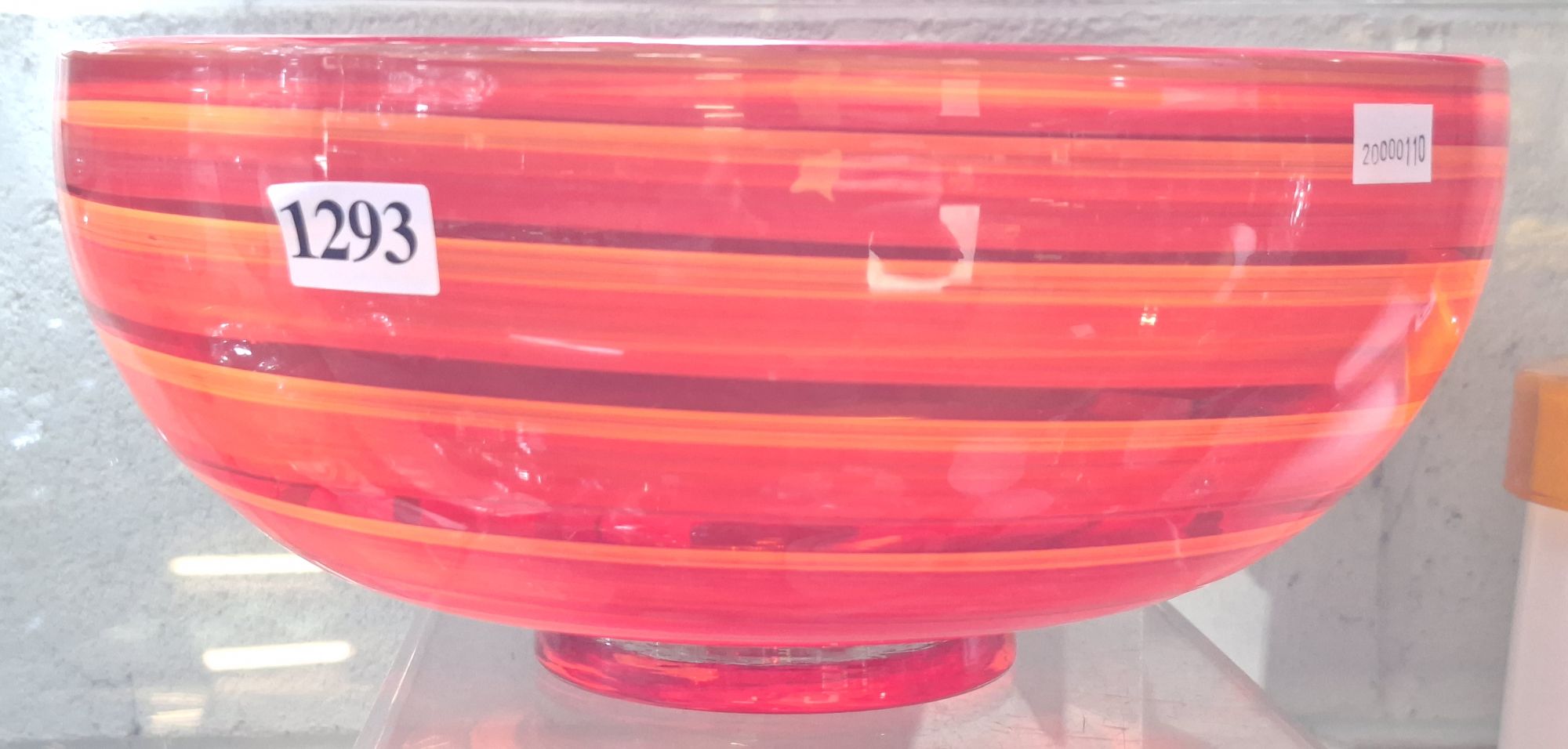 ART GLASS CENTREPIECE BOWL