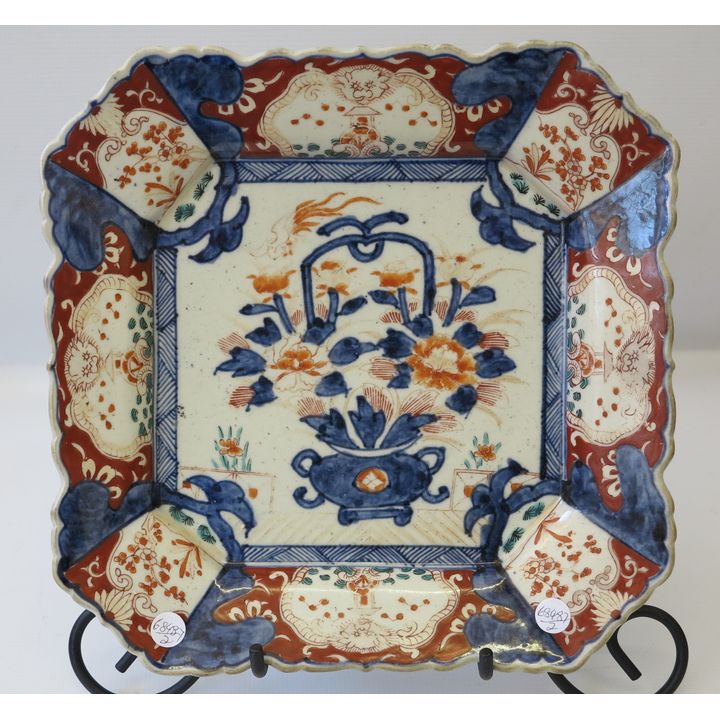 19TH CENTURY IMARI PORCELAIN PLATE