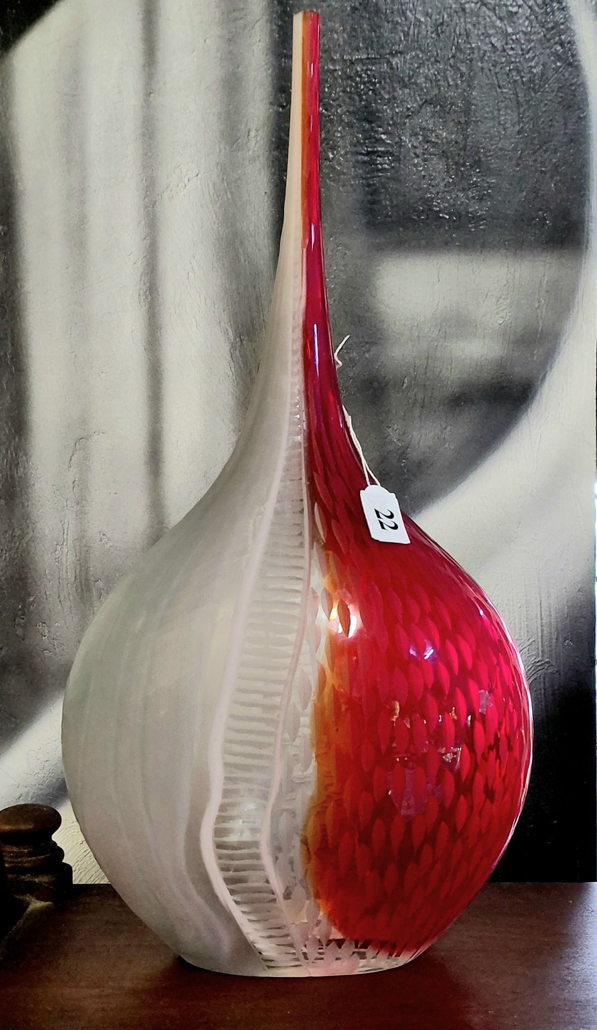 22 · ART GLASS VASE