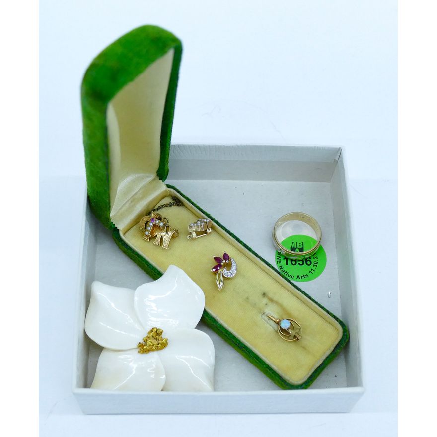 Box 10k and 14k Misc. Jewelry - 7.9 Grams TW (Solid Only)