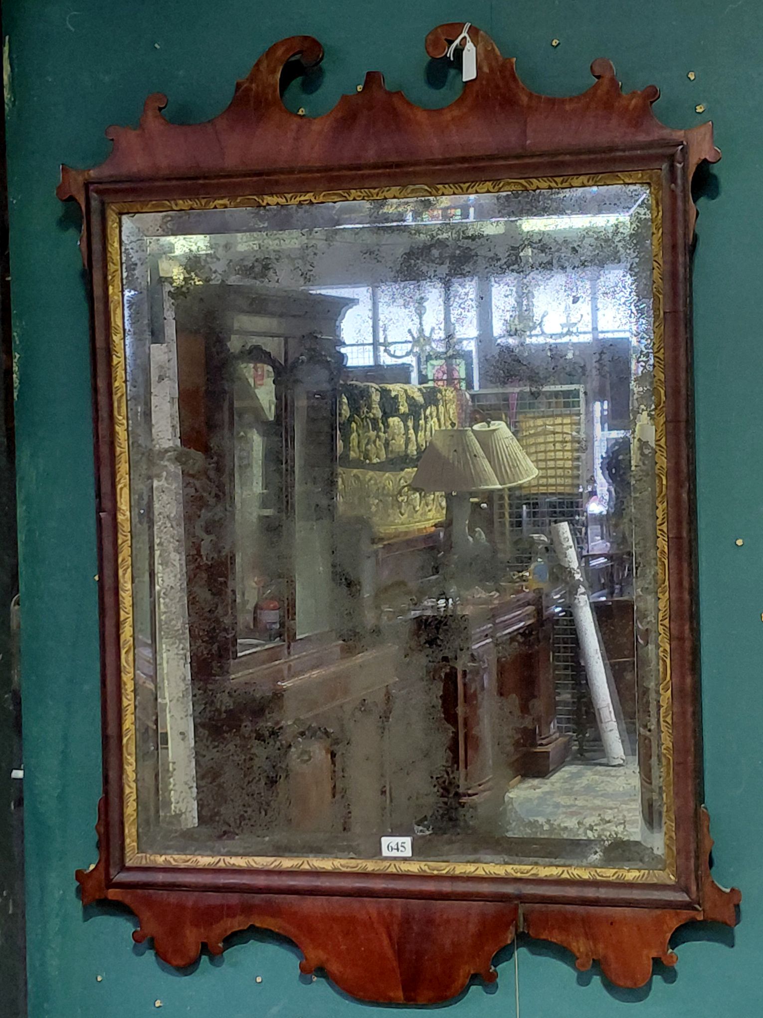 645 · GEORGIAN MAHOGANY WALL MIRROR