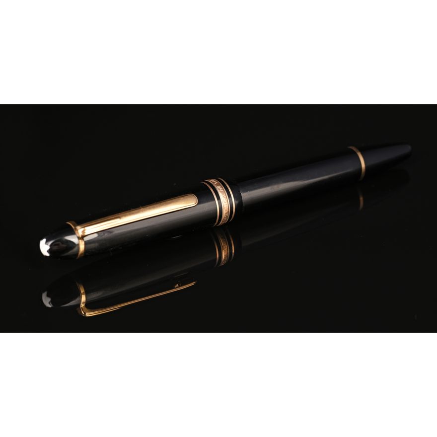 Montblanc fountain pen with 14k nib, in original vintage Montblanc box