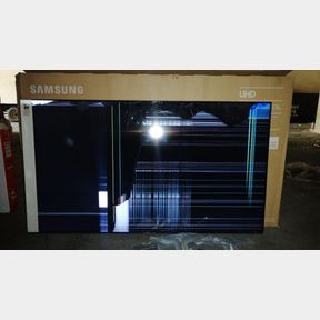 Samsung 70" AU7000 UHD Crystal Processor 4K Smart TV-NO SCREWS, CABLES & SCREEN IS CRACKED-51484/71