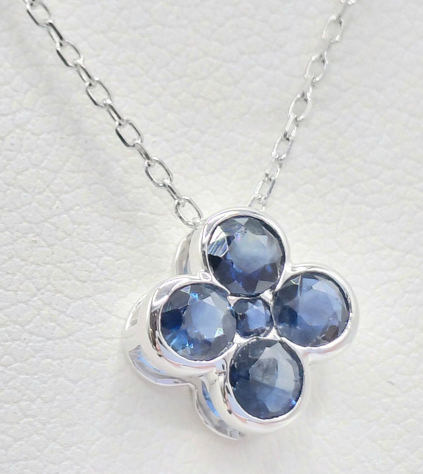 9ct Gold Floral Pendant Necklace