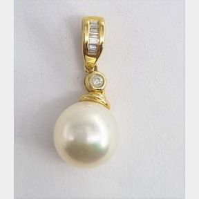 14CT YELLOW GOLD PEARL PENDANT WITH 0.120CTS DIAMONDS COLOUR I/J CLARITY VS/SI - 51543/89